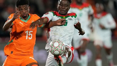 "Червеният дявол" Диало продължава да дърпа Кот д'Ивоар напред