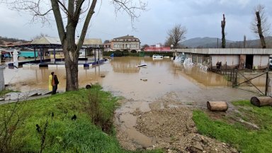 Наводнени пътища, жилища и земеделски земи от потопа в Крумовградско (снимки и видео)