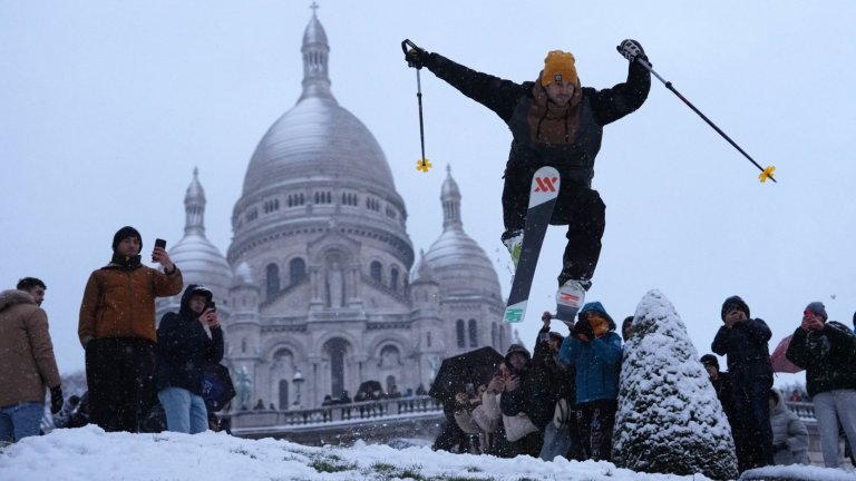 Бурята "Горети" засипа Европа със сняг (снимки)