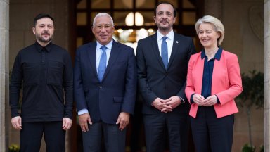 Зеленски: Русия засега си вири носа, но нашите партньори могат да го откъснат