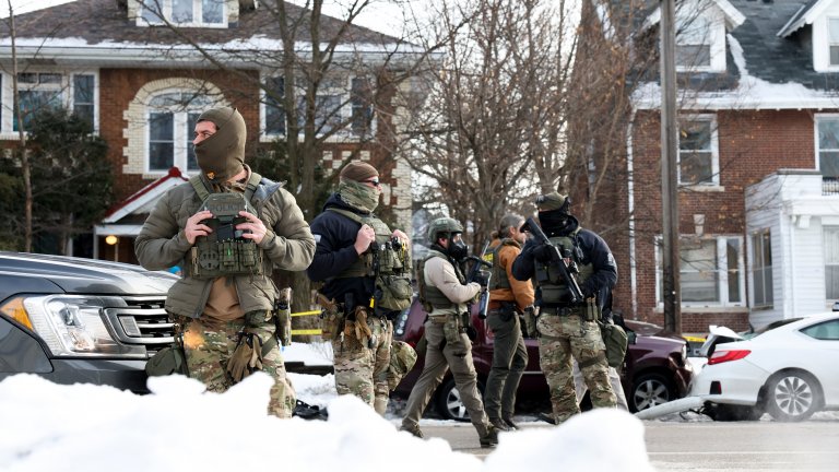 Агент на имиграционните застреля жена на улицата близо до лобното място на Джордж Флойд