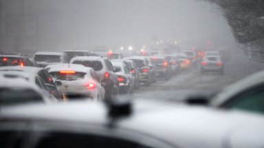 Столичната полиция: Не пътувайте с автомобилите си, пътищата не са обработени