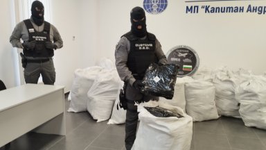 Опитаха да прекарат 740 кг марихуана през "Капитан Андреево" (снимки)