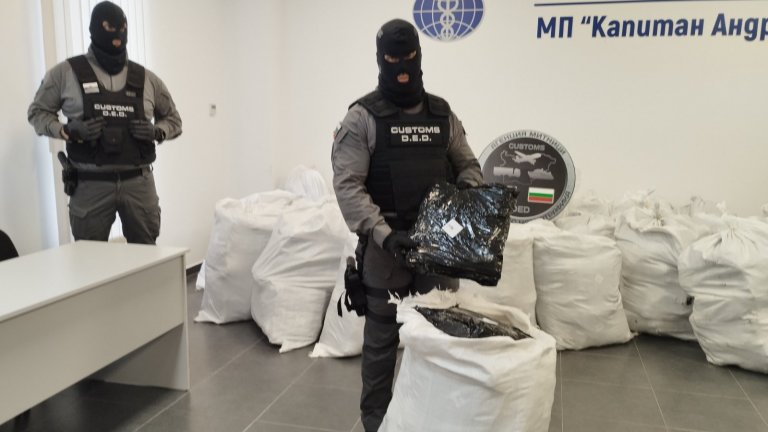 Опитаха да прекарат 740 кг марихуана през "Капитан Андреево" (снимки)