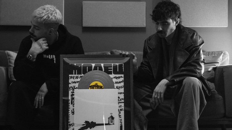 Молец с втори платинен албум 