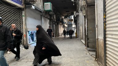 12 дни протести в Иран, полицията отново разпръсна протестиращи със сълзотворен газ (видео)