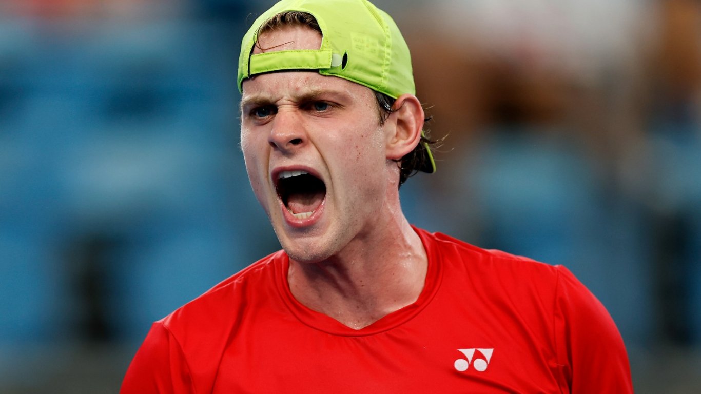 Белгиецът Зизу Бергс спечели първа титла от ATP Тур в Ийстбърн