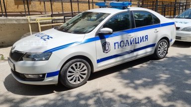 Шофьор в Разградско заряза колата, избяга от полицията и опита да се укрие в къща наблизо