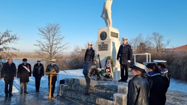 Висшето военноморско училище празнува 145 години от създаването си (снимки)