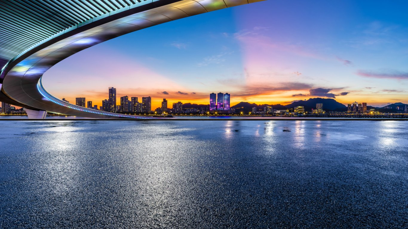 Изненадващ европейски град е най-добрата дестинация за "нощен туризъм" за 2026 г. 