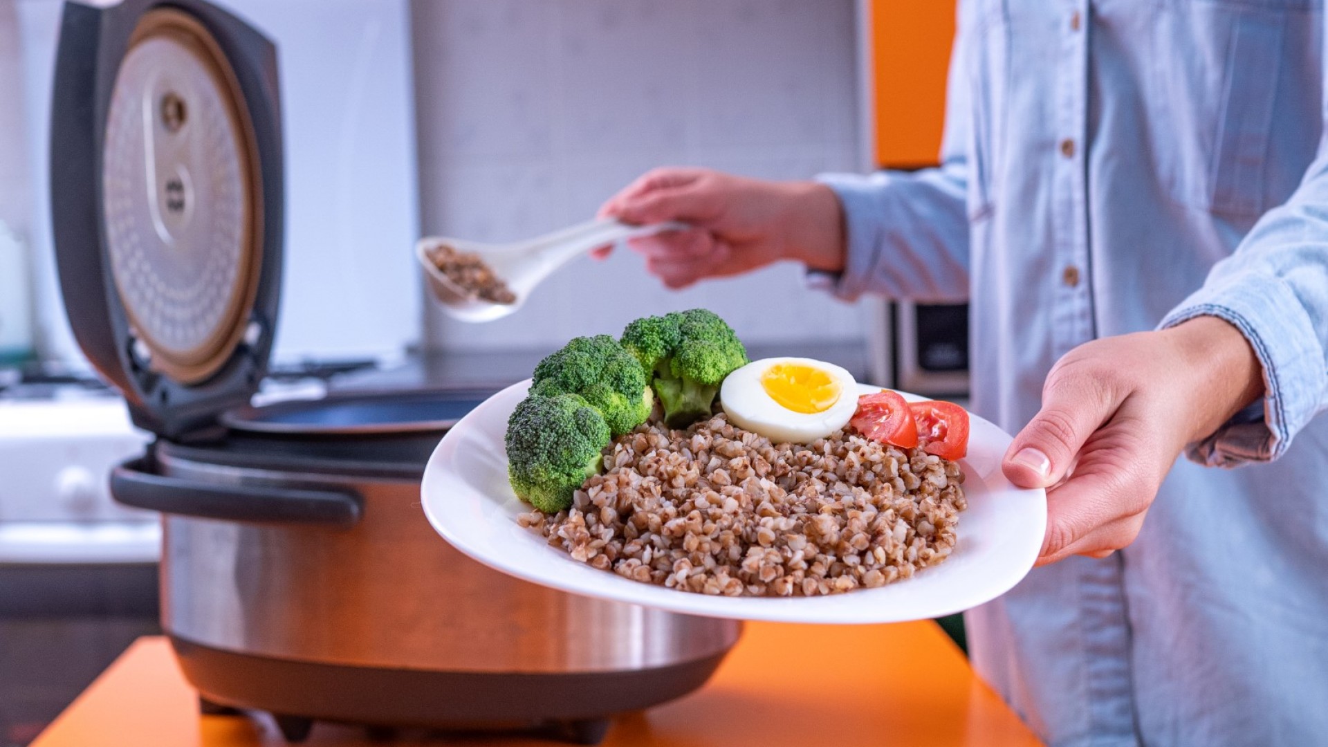 Безопаснo ли е хартията за печене да се използва в уредите за бавно готвене