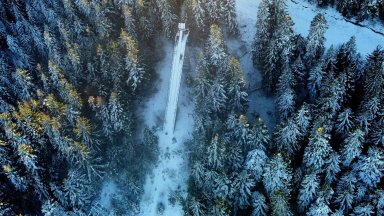 Оранжев код, заледени пътища и враждебни за туризъм планини 
