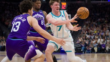 "Стършелите" вкараха 150, а звезда на Бостън се оплака от съдиите  