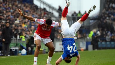 Бразилски хеттрик изстреля Арсенал напред за Купата