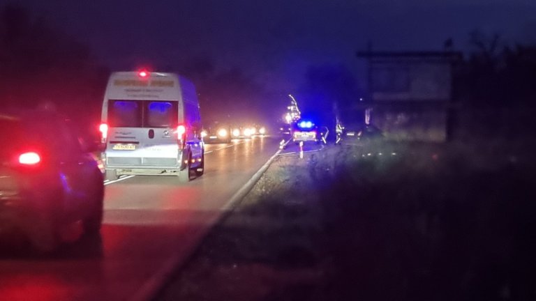 Челен удар в насрещното погуби 59-годишен мъж, затвориха пътя Разград - Попово