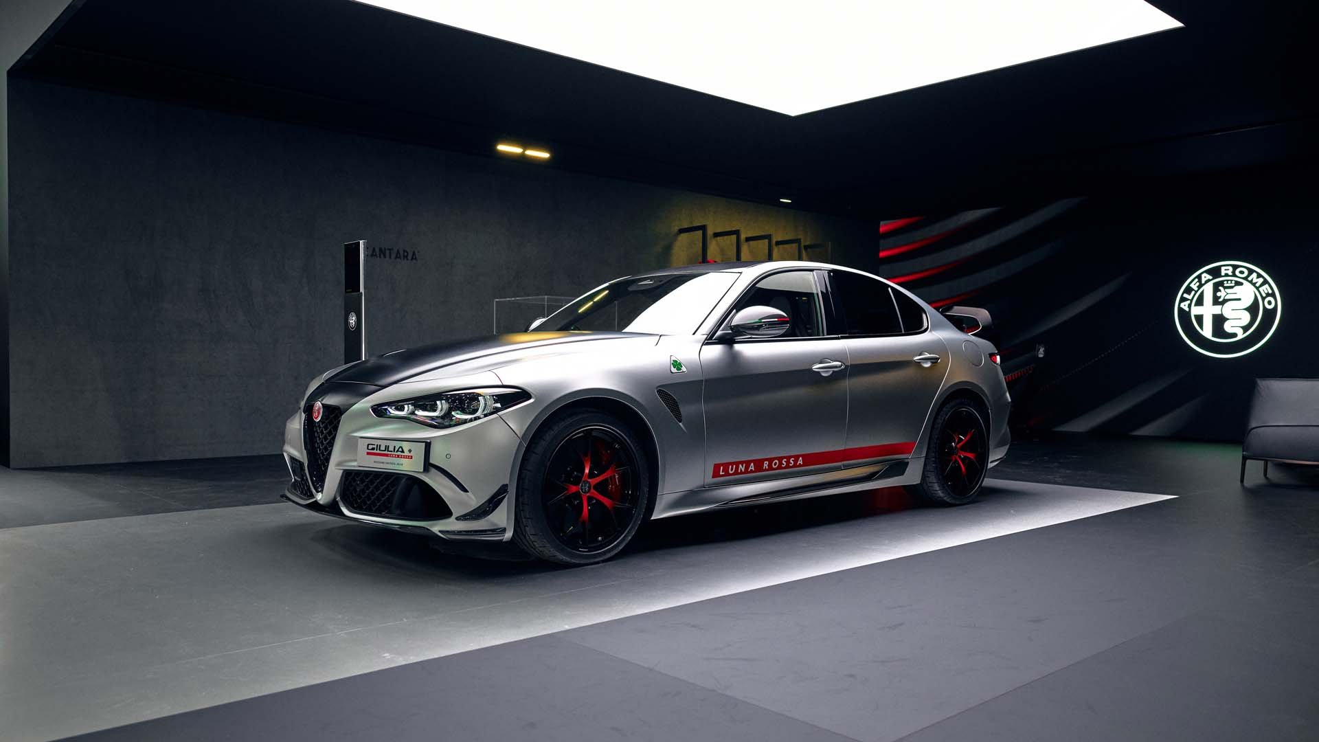 Alfa Romeo Giulia Quadrifoglio Luna Rossa