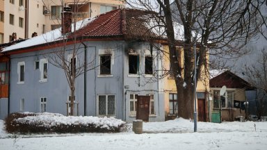 Двама загинаха, а един е ранен при пожар в къща в Габрово