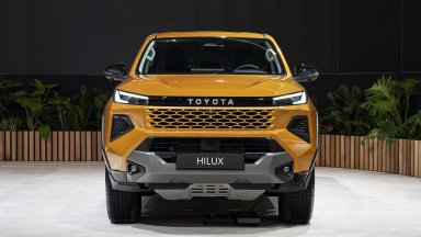 Новият Toyota Hilux дебютира в Европа с хибридно и електрическо задвижване