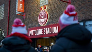 Шотландец влиза в затвора, след като насини окото на играч на собствения си отбор