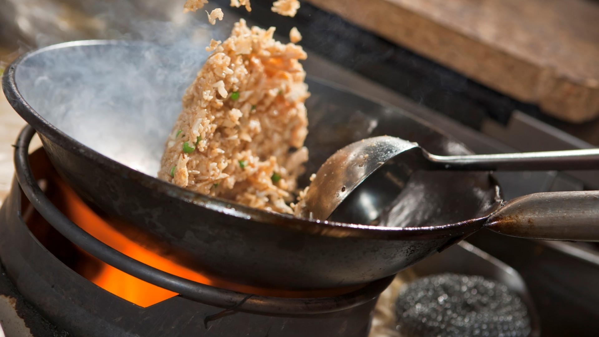 За 30 минути: Ориз по китайски с яйца и зеленчуци