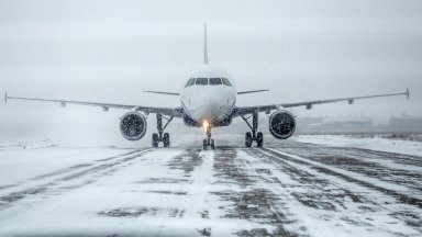 Летището във Виена затвори заради сняг и лед