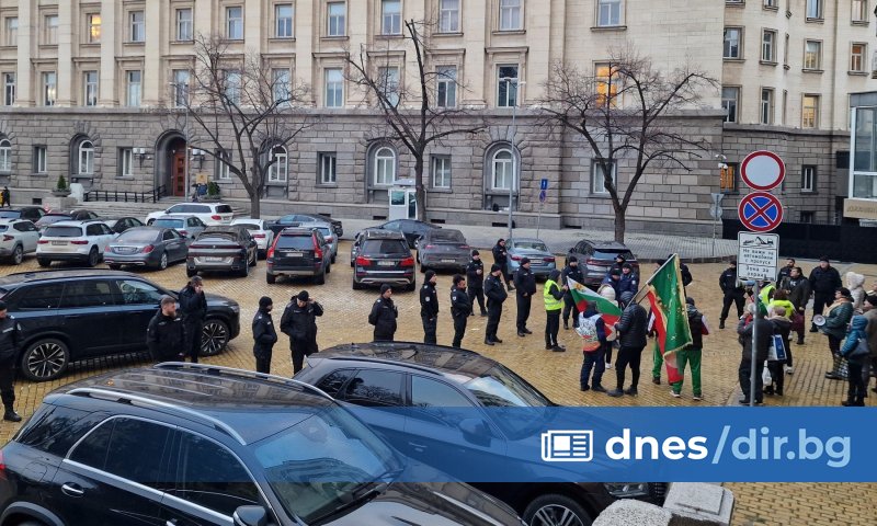 Une manifestation pour le retour du leva a accueilli les députés (photos)