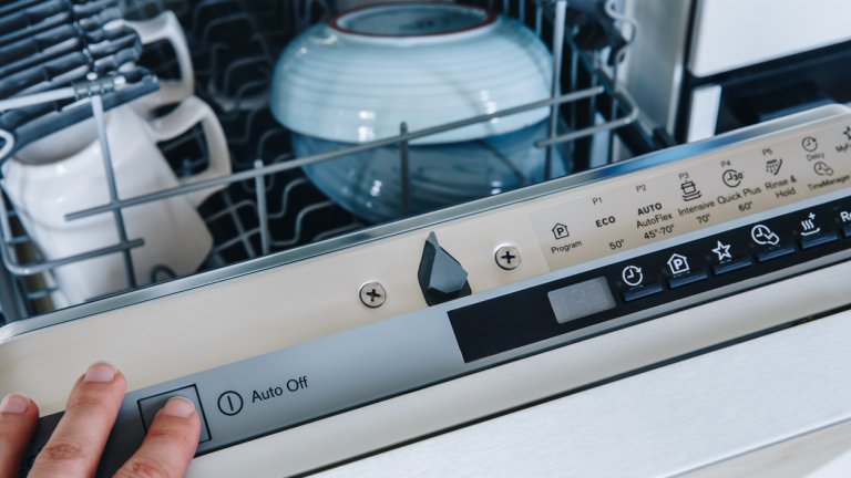 Защо съдомиялната за вграждане стана част от модерната кухня