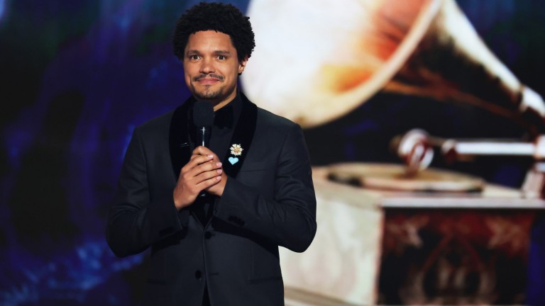 Тревър Ноа ще води за шести и последен път церемонията за наградите "Грами"