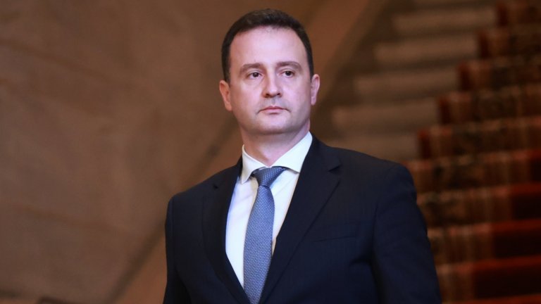 Риск за доставките наложил спешни преговори с Лондон за удължаване на дерогацията за "Лукойл" 