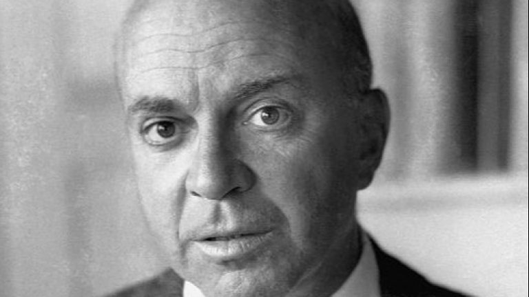 Джон Дос Пасос създава мащабна социална панорама на Америка от първата половина на ХХ век