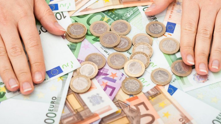 Колекцията в нашия портфейл – две серии банкноти и стотици дизайни на монетите