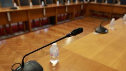 Отмениха заседанието на комисията за Изборния кодекс, протестът ще е пред празен парламент