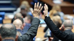 Парламентът прие на първо четене улеснения в предизвикването на референдуми