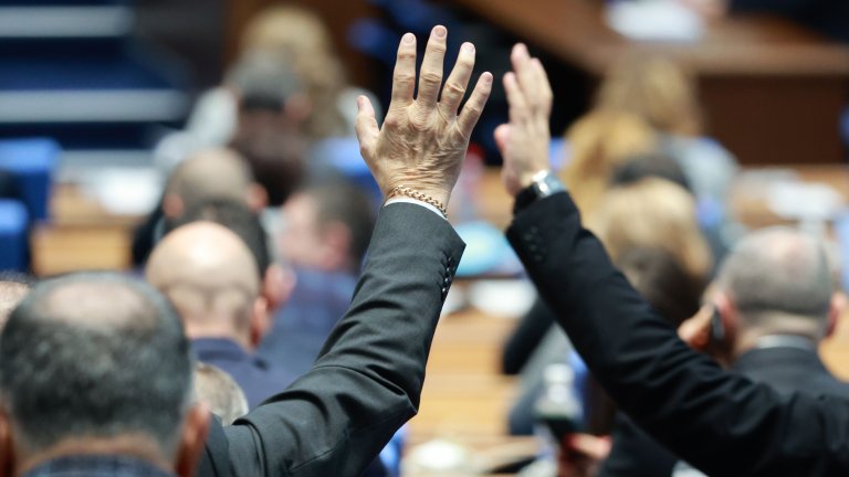 Парламентът прие на първо четене улеснения в предизвикването на референдуми