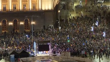 "Няма да освините и тези избори": Нов протест пред НС, този път за машинния вот (снимки/видео)