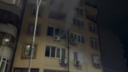 Неизправна газова бутилка причини пожар в Бургас, евакуираха жилищен блок