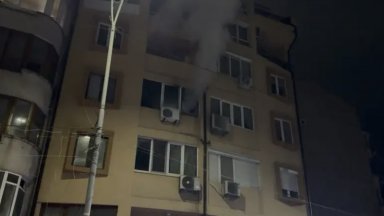 Неизправна газова бутилка причини пожар в Бургас, евакуираха жилищен блок