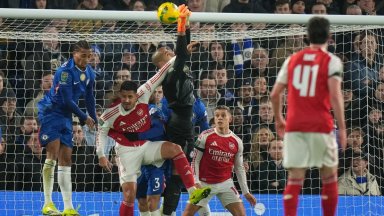 Трилър с 5 гола: Арсенал взе аванс по пътя към финала, но Челси остана в играта