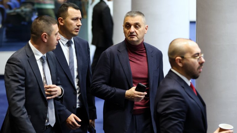 Намаляват максимална лихва на студентските кредити от 7 на 3%