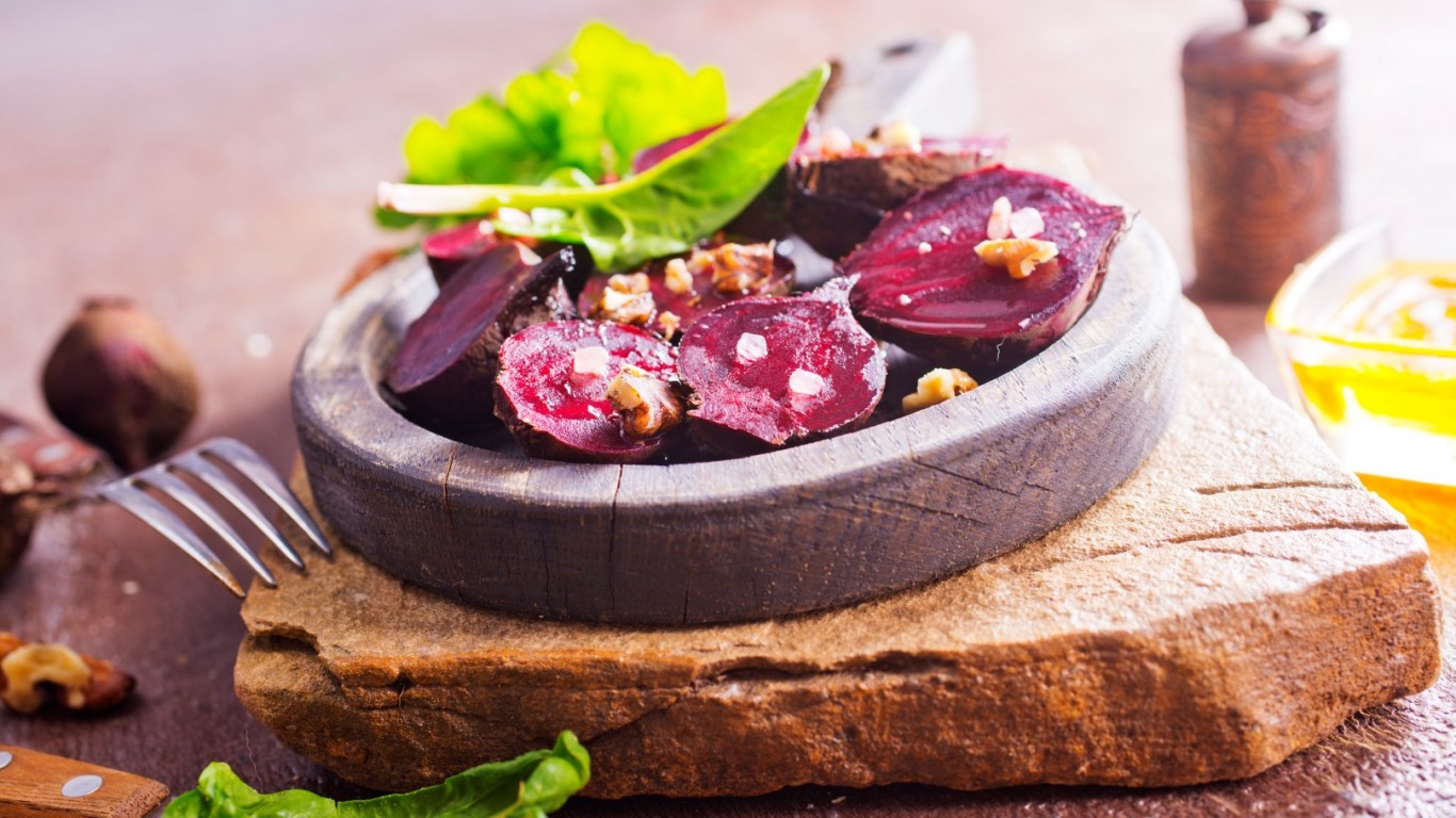 Без излишен безпорядък: Беленето на печено цвекло не е било по-лесно 