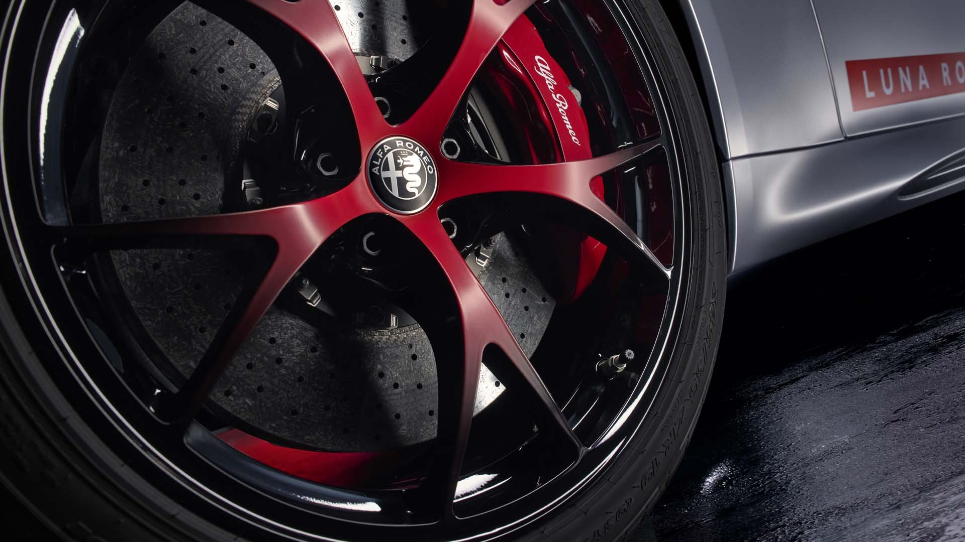 Alfa Romeo Giulia Quadrifoglio Luna Rossa