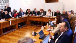 Правната комисия отхвърли на първо четене предложението на ПП-ДБ за изцяло машинен вот