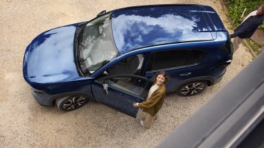 Бестселърът Mazda CX-5 получи нов тъмносин нюанс