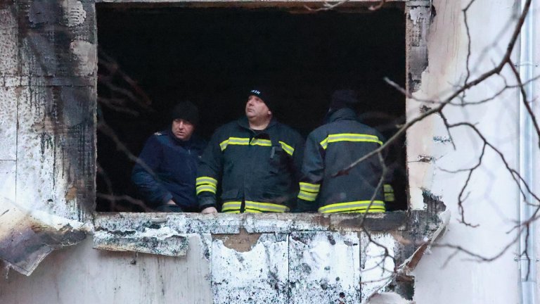 Отворена врата и паническо бягство са погубили майката и двете ѝ дъщери при пожара в София