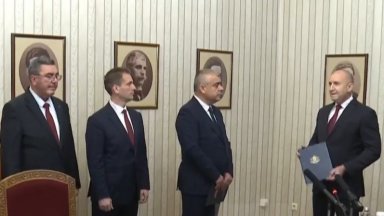 Президентът Румен Радев връчва третия мандат за съставяне на правителство на АПС