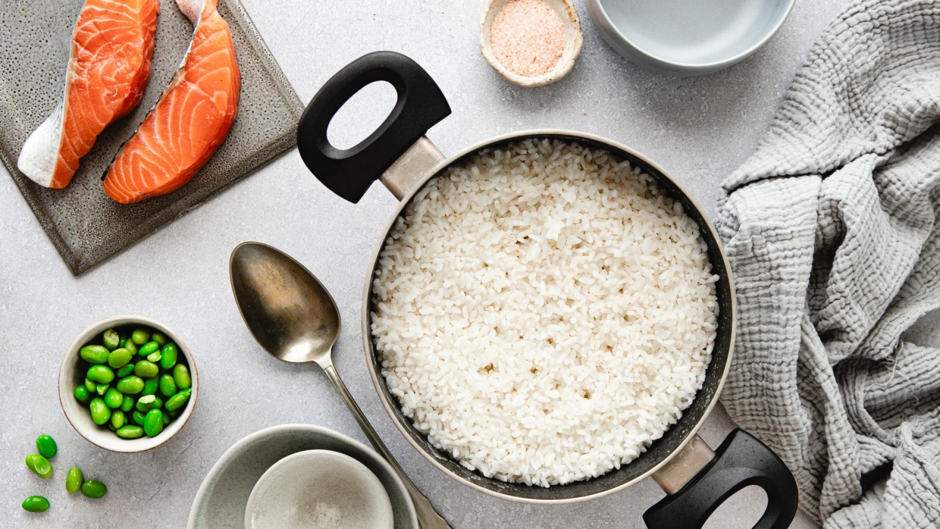 Защо дори перфектният ориз, сварен на котлон, става лепкав