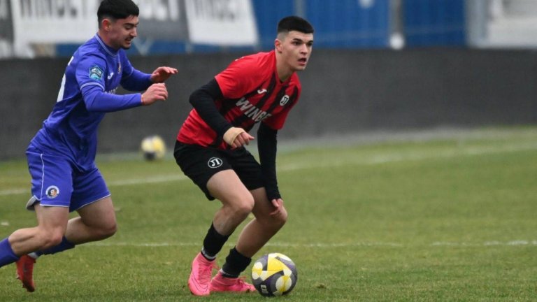 Валери Божинов горд с дебюта на сина му в мъжкия футбол