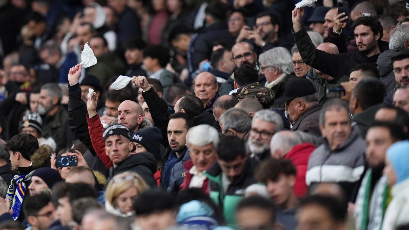 Отборът на Реал Мадрид постигна измъчена победа с 2 1