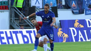 Радост за "сините", национал най-сетне подписа нов договoр