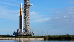 4 високорискови експеримента ще летят с първата пилотирана мисия до Луната от над 50 години